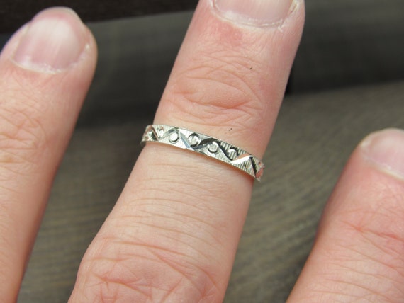 Size 5 Sterling Silver Cool Pattern Textured Band… - image 2