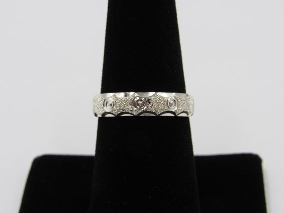 Vintage Size 7.75 Sterling Silver Unique Textured… - image 1