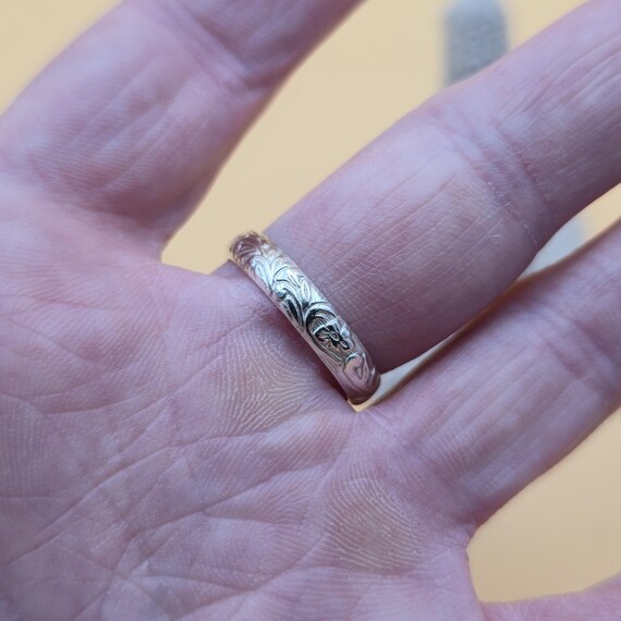 Size 9.5 Sterling Silver Solid Flower Pattern Ban… - image 3