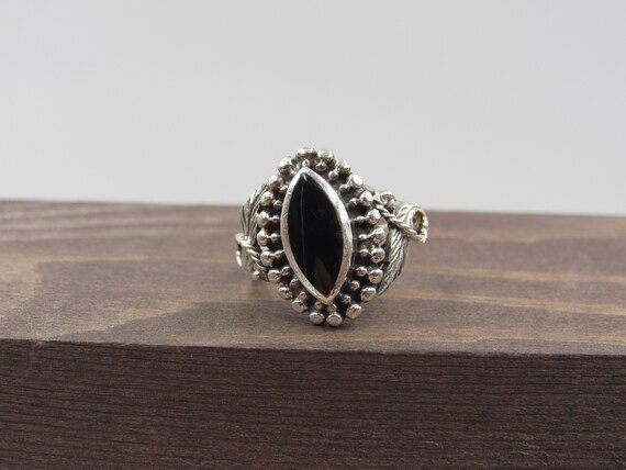 Size 7 Sterling Silver Black Inlay Floral Band Rin