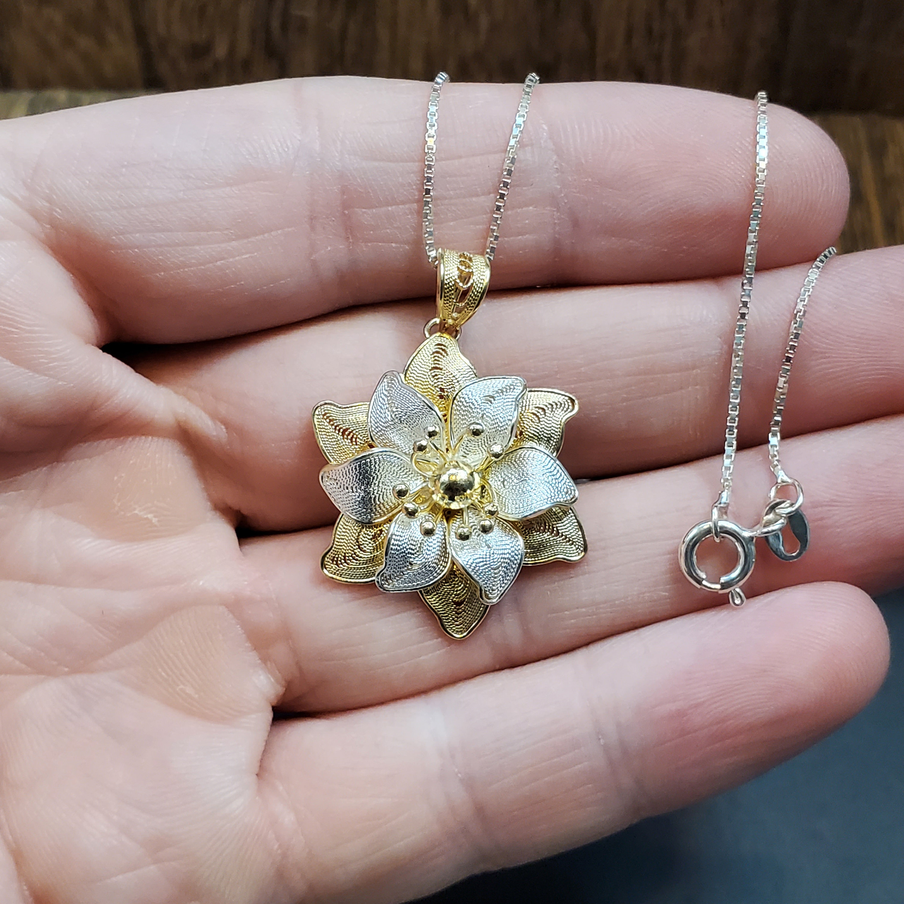 【STONEHENgE】Love Duet〜Silver Flower Necklace SA25B41T 16 Inch Sterling Silver Two Tone Beautiful Flower Pendant