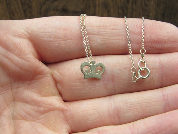 16" Sterling Silver Tiny Crown Rustic Pendant Nec… - image 2