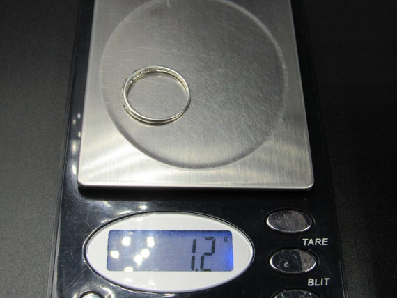 Size 8 Sterling Silver Odd Thin Pattern Band Ring - image 6