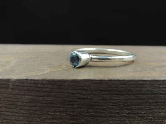 Size 8.25 Sterling Silver Round Blue Topaz Simple… - image 2
