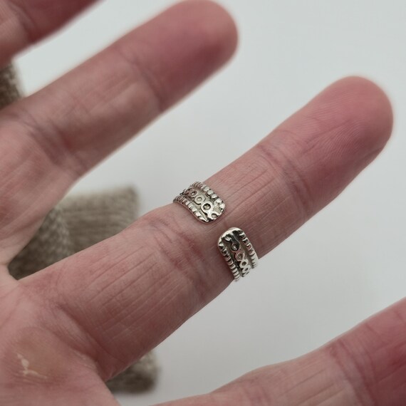 Size 4.75 Sterling Silver Rustic Pattern Open Ban… - image 3
