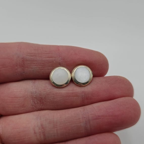 Sterling Silver Cute Circle White Shell Stud Earr… - image 1