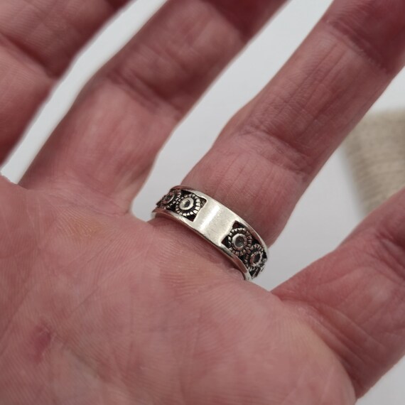 Size 7 Sterling Silver Odd Pattern Solid Ring A19… - image 4