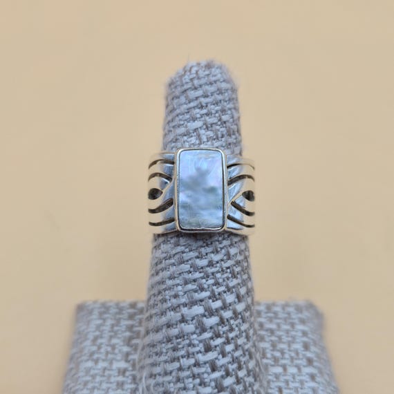 Size 5.75 Sterling Silver Rectangle Shell Petite … - image 1