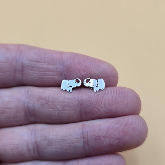 Sterling Silver Small Elephant Stud Earrings A5769 - image 1