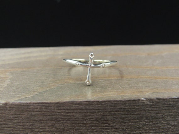 Size 7 Sterling Silver Simple Small Cross Band Ri… - image 1