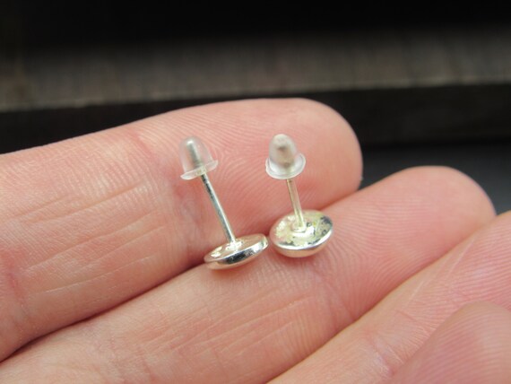 Sterling Silver Small Circle White Shell Stud Ear… - image 3