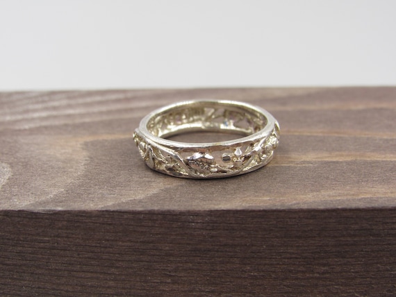 Size 6 Sterling Silver Rustic Floral Band Ring Vi… - image 1