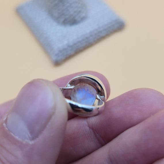 Size 4 Sterling Silver Unique Setting Moonstone P… - image 6