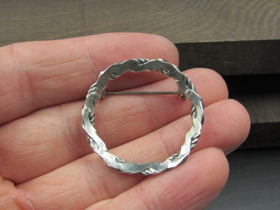 Sterling Silver Concave Circle Pattern Pin Brooch - image 2