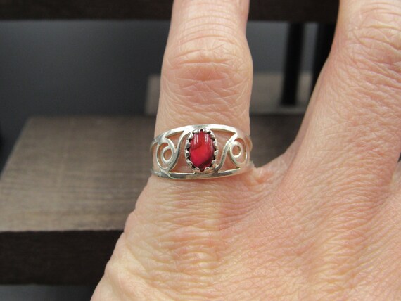 Size 5.75 Sterling Silver Red Stone Swirl Accents… - image 4