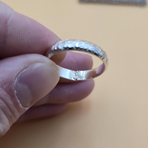 Size 9.5 Sterling Silver Solid Flower Pattern Ban… - image 4