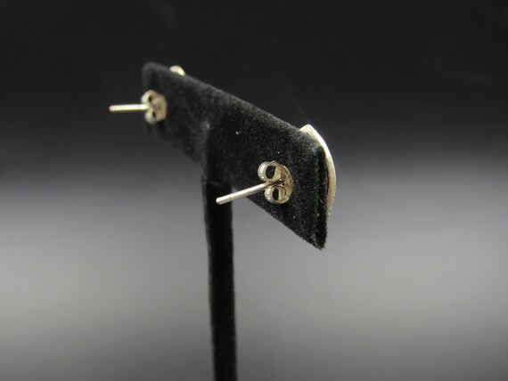 Sterling Silver Triangle Pattern Shell Stud Earri… - image 4