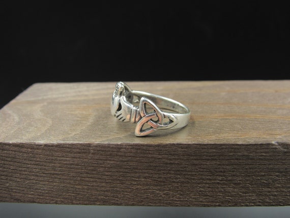 Size 7 Sterling Silver Celtic Knot Accent Claddag… - image 2