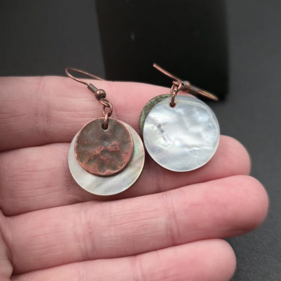Copper Hammered And Dark Shell Dangle Earrings A6… - image 3