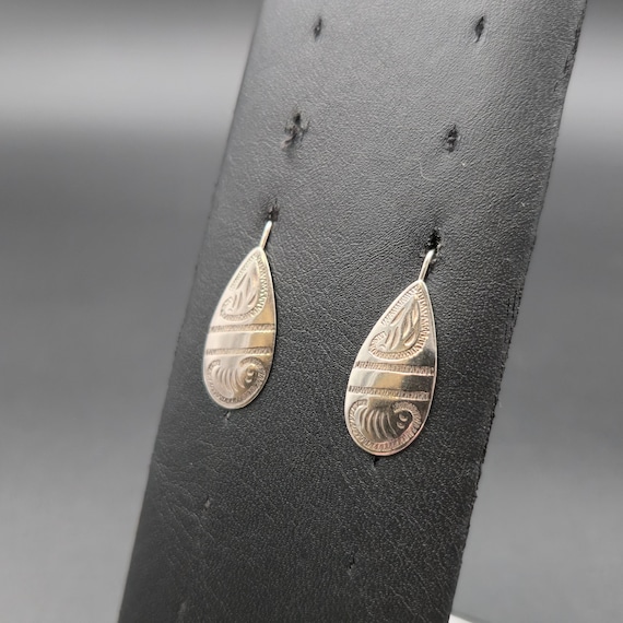 Sterling Silver Light Frog Weave Pattern Earrings… - image 2