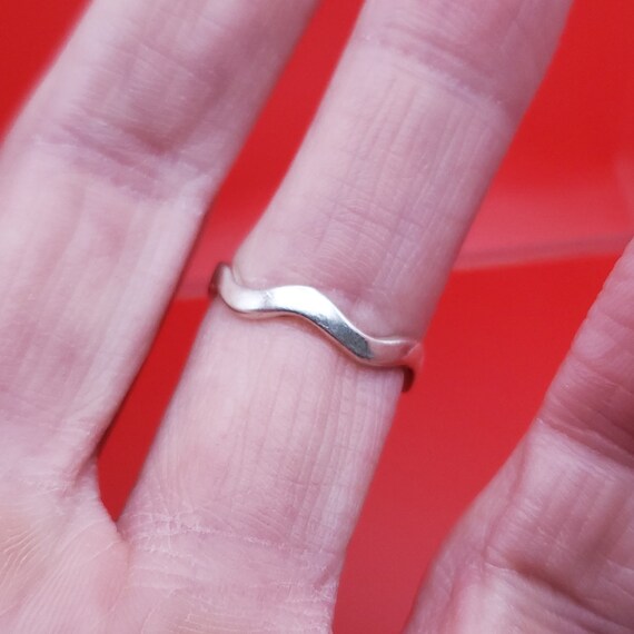 Size 6 925 Sterling Silver Cool Wavy Ring - image 3