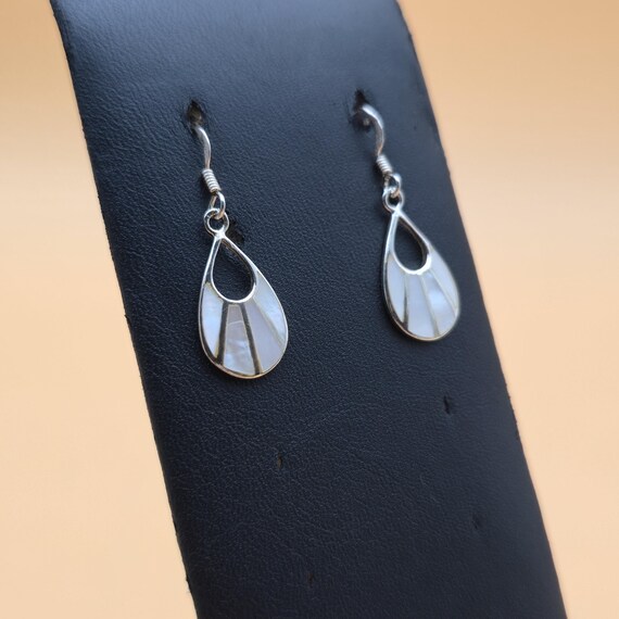 Sterling Silver Cute White Shell Dangle Earrings … - image 2