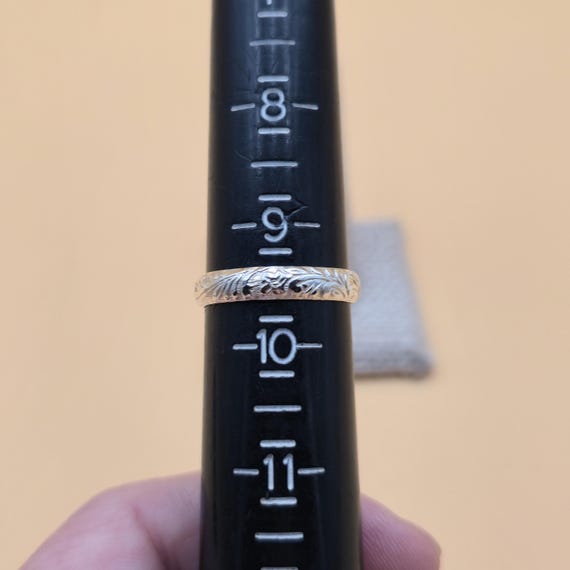 Size 9.5 Sterling Silver Solid Flower Pattern Ban… - image 5