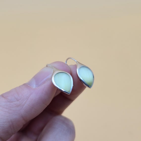 Sterling Silver Green Shell Leaf Design Dangle Ea… - image 2