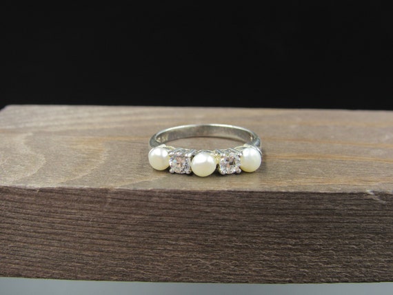 Size 7 Sterling Silver White Pearl & Clear CZ Gem Band Ring