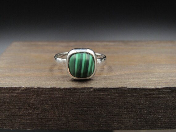 Size 7 Sterling Silver Simple Square Malachite St… - image 1