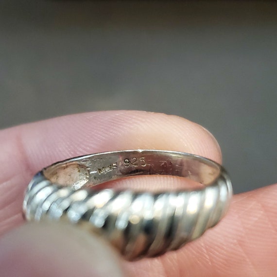 Size 8 925 Sterling Silver Ridged Design Ring - image 4
