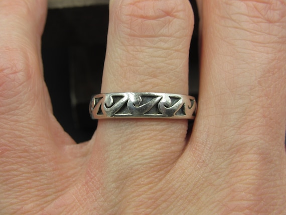 Size 7.75 Sterling Silver Solid Beach Waves Band … - image 1