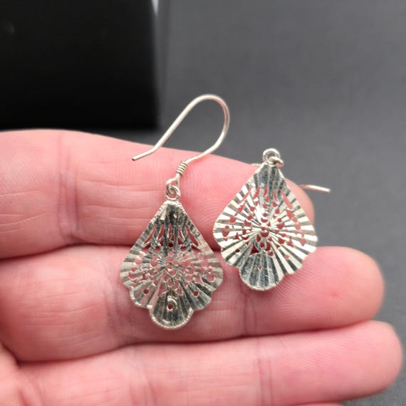 Sterling Silver Diamond Cut Pattern Unique Dangle… - image 3