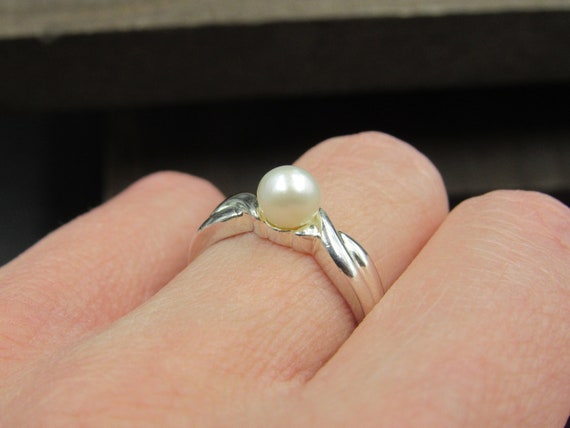 Size 7 Sterling Silver Simple White Pearl Cute Ba… - image 2
