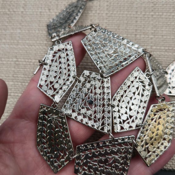 18+3 Inch Geometric Openwork Statement Necklace B… - image 6