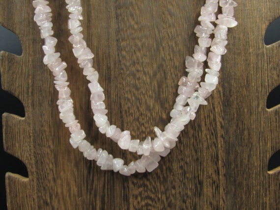 Hangs 18" Heavy Rose Quartz Stone Necklace Vintag… - image 1