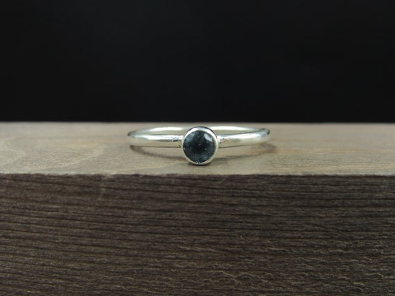 Size 8.25 Sterling Silver Round Blue Topaz Simple… - image 1