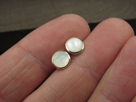 Sterling Silver Small Circle White Shell Stud Ear… - image 2