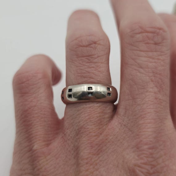 Size 7 Sterling Silver Odd Square Shape Pattern S… - image 2