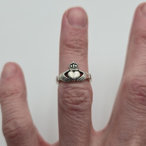 Size 4.75 Sterling Silver Solid Claddagh Band Rin… - image 3