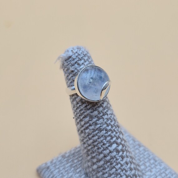 Size 4 Sterling Silver Unique Setting Moonstone P… - image 2