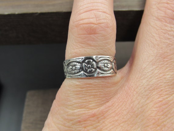 Size 5.25 Sterling Silver Floral Heart Toe Band R… - image 1