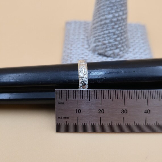 Size 9.5 Sterling Silver Solid Flower Pattern Ban… - image 6