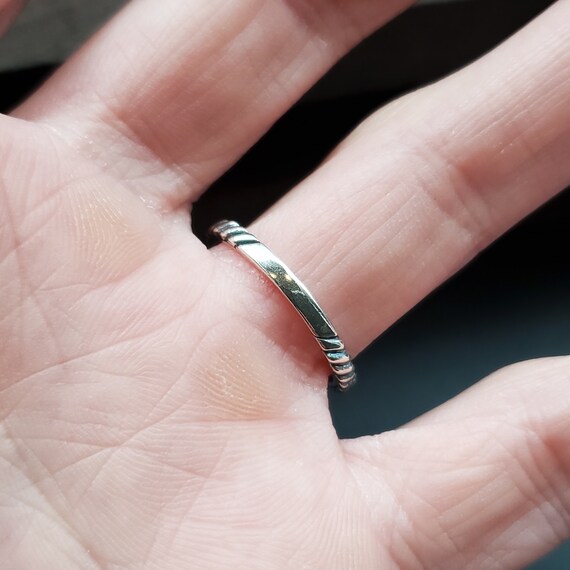 Size 8 925 Sterling Silver Braid Pattern Ring - image 2