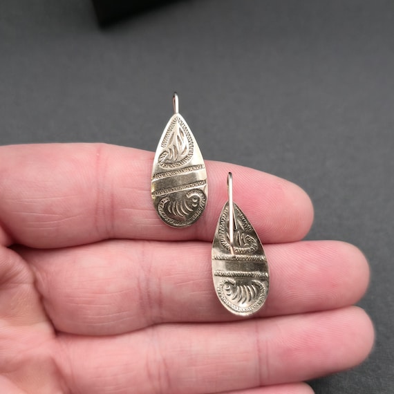 Sterling Silver Light Frog Weave Pattern Earrings… - image 3