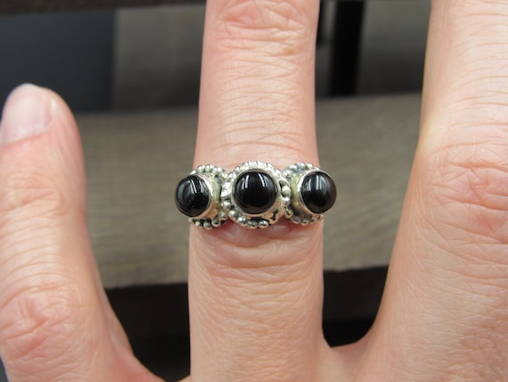 Size 6 Sterling Silver Triple Onyx Stone Band Ring - image 1