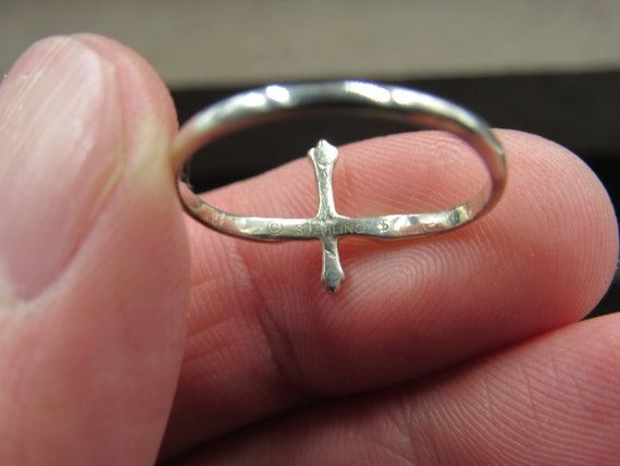 Size 7 Sterling Silver Simple Small Cross Band Ri… - image 3