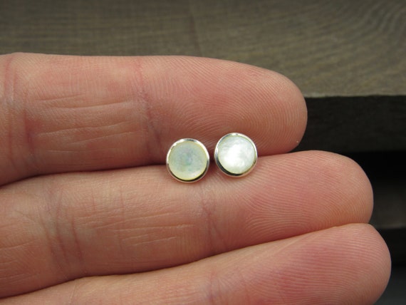 Sterling Silver Small Circle White Shell Stud Ear… - image 1