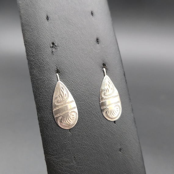 Sterling Silver Light Frog Weave Pattern Earrings… - image 1