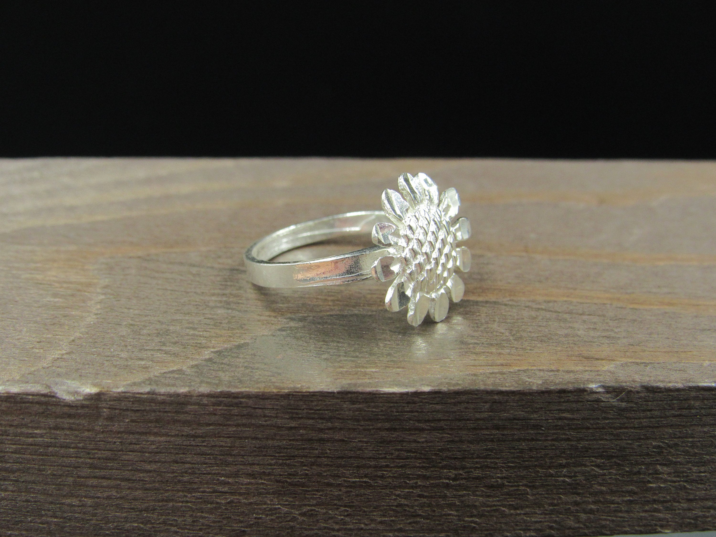 Size 5.5 Sterling Silver Textured Flower Band Ring Vintage